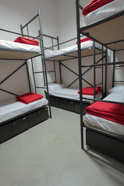 Traveller Box Hostel Seville Ngoại thất bức ảnh